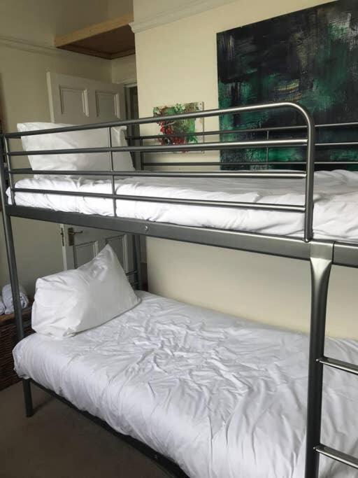 Stunning Arty Apartment In The Heart Of Clifton Bristol Esterno foto