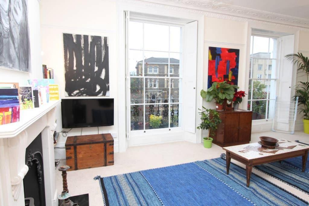 Stunning Arty Apartment In The Heart Of Clifton Bristol Esterno foto